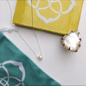 {Kendra Scott} Gold/Mother of Pearl Jolie Ring